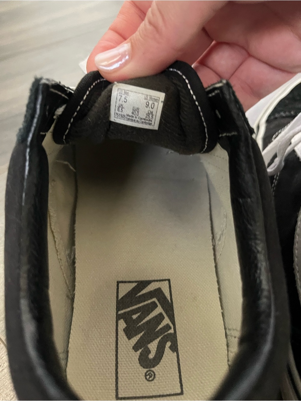 Vans Old Skool Shoes - Picture 8 of 8